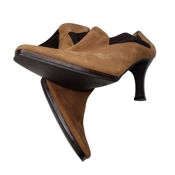 Club Moda | Tan Suede Slip On Retro Chic Glam Closed Toe Heels Women's 8.5 - Picture 8 of 12